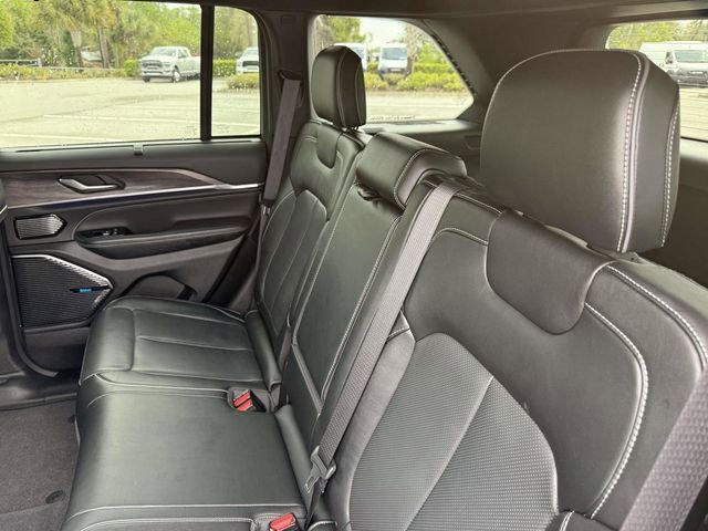 Used 2022 Jeep Grand Cherokee Overland w/ Advanced Protech Group III image 13