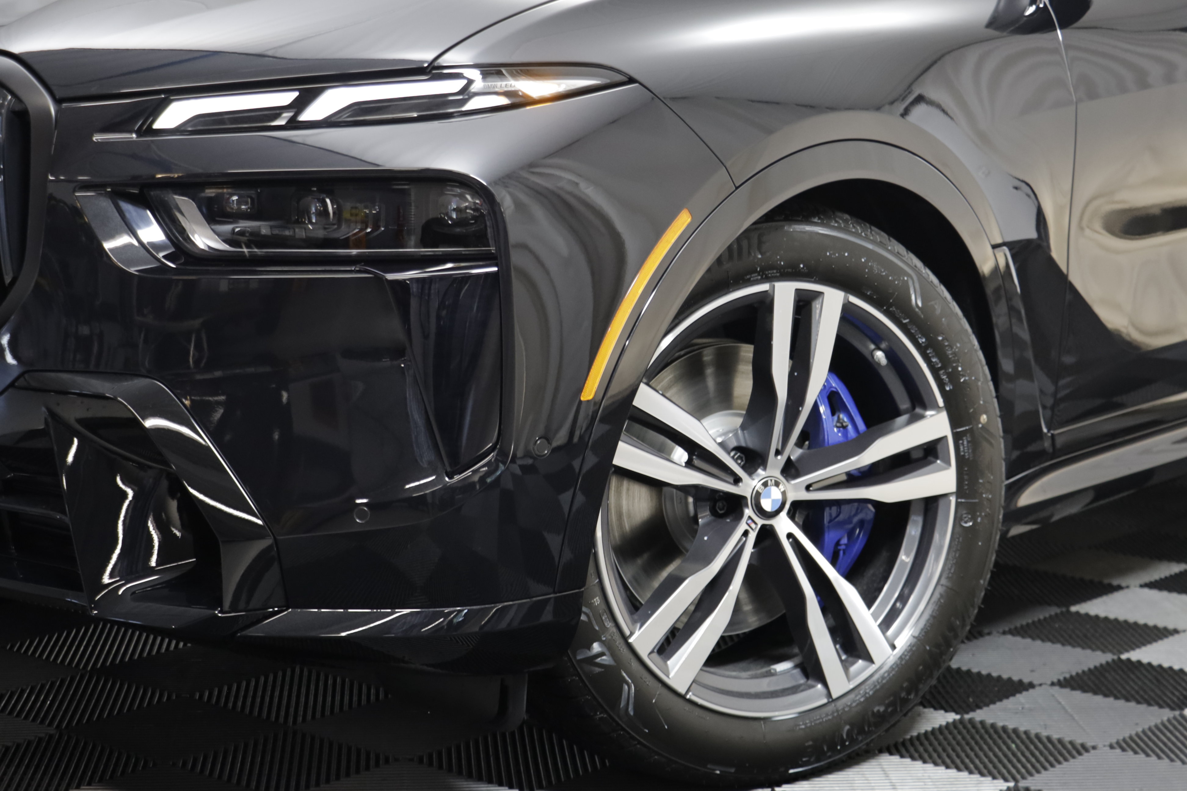 New 2027 BMW X7 xDrive40i w/ M Sport Package AWD/4WD image 4