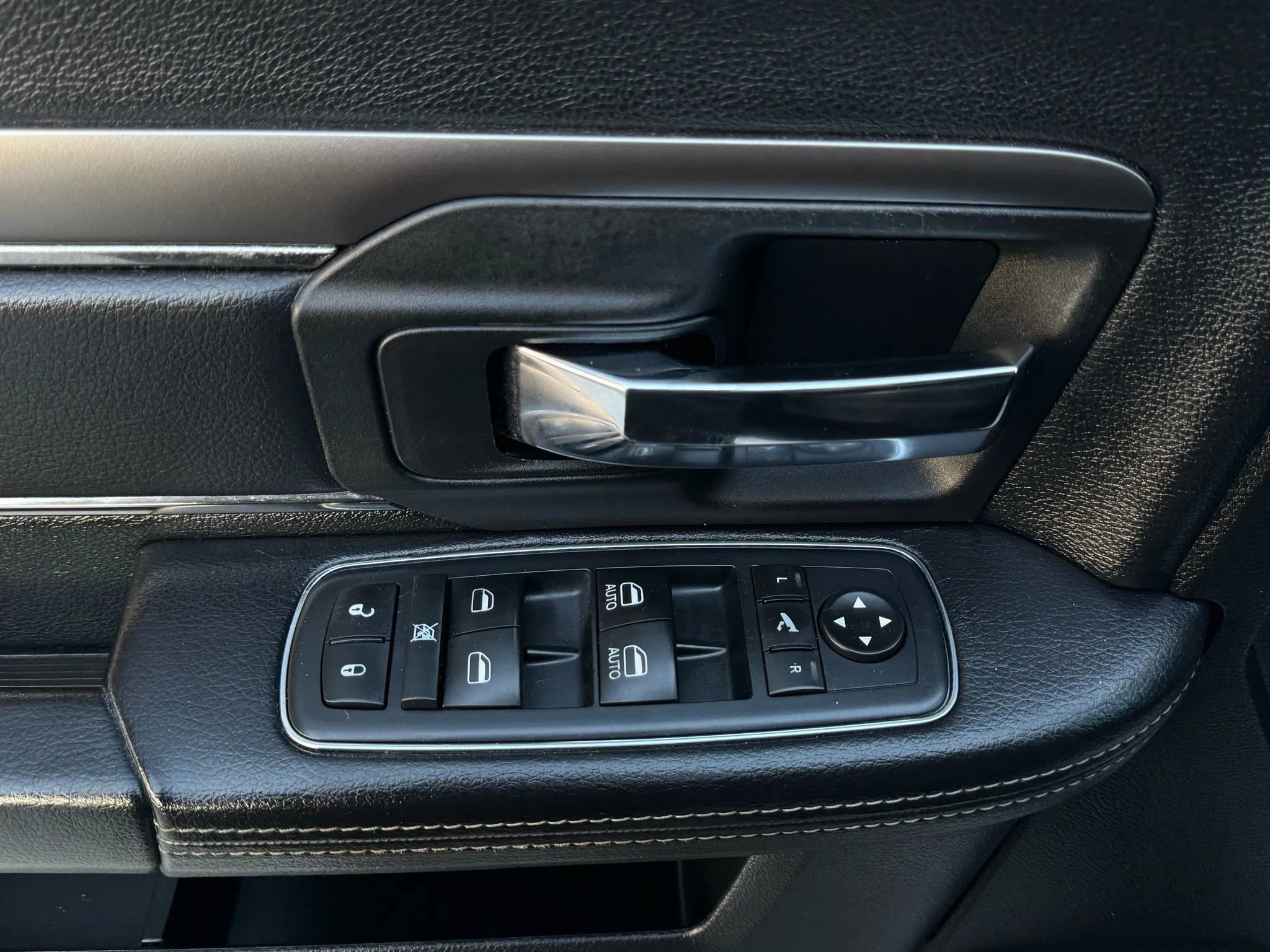 Used 2016 RAM 1500 Sport RWD image 14