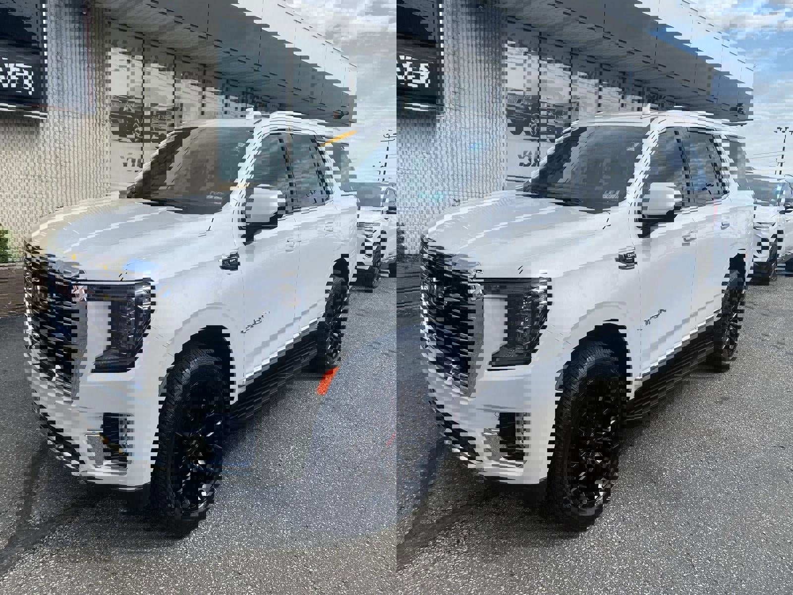 Certified 2022 GMC Yukon SLT w/ Max Trailering Package AWD/4WD image 3