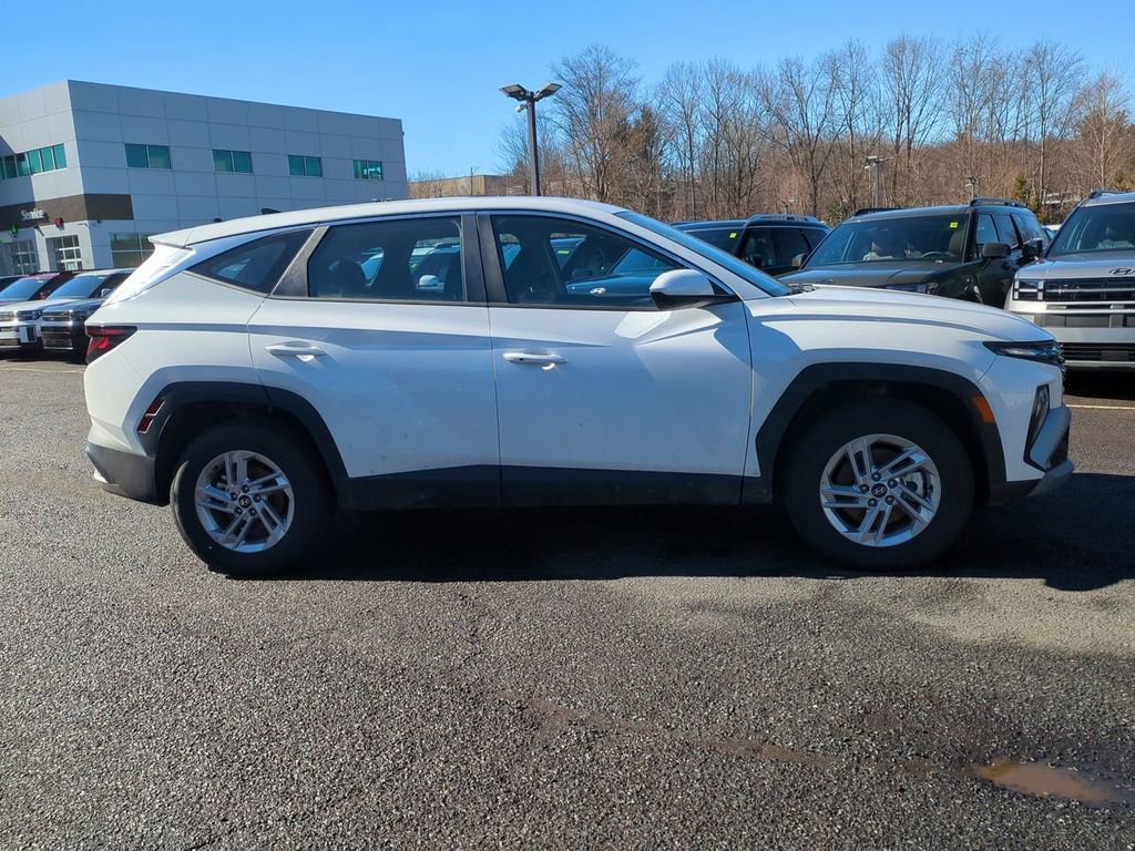 Certified 2025 Hyundai Tucson SE AWD/4WD image 2