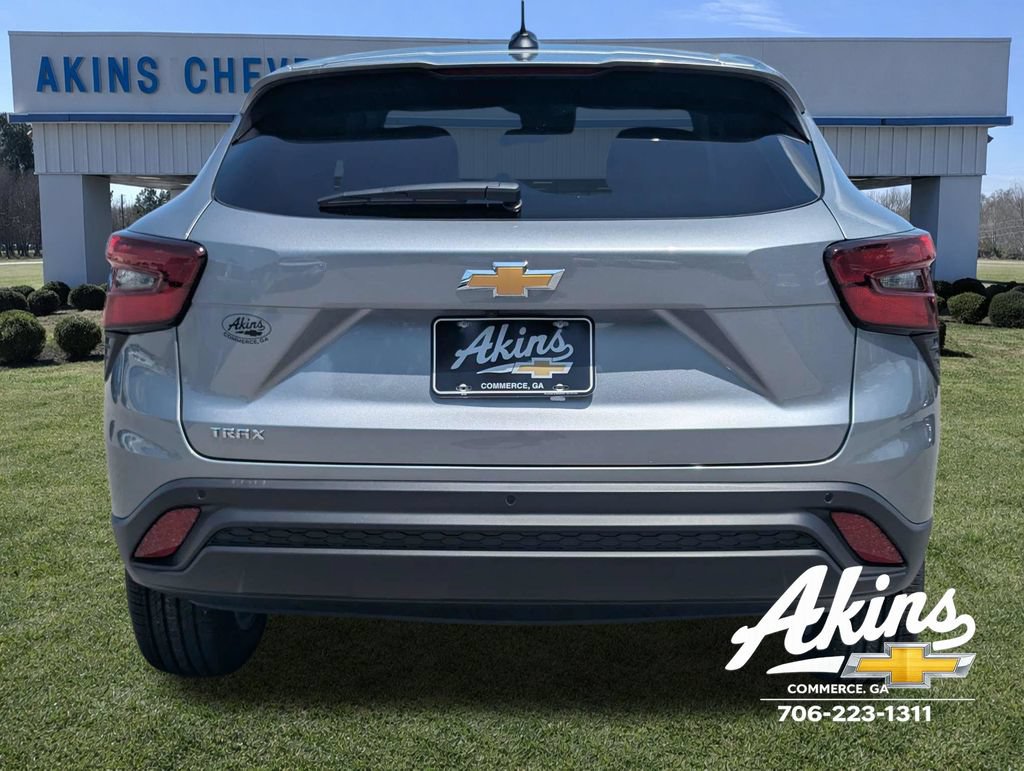 New 2026 Chevrolet Trax LS w/ LS Convenience Package FWD image 5