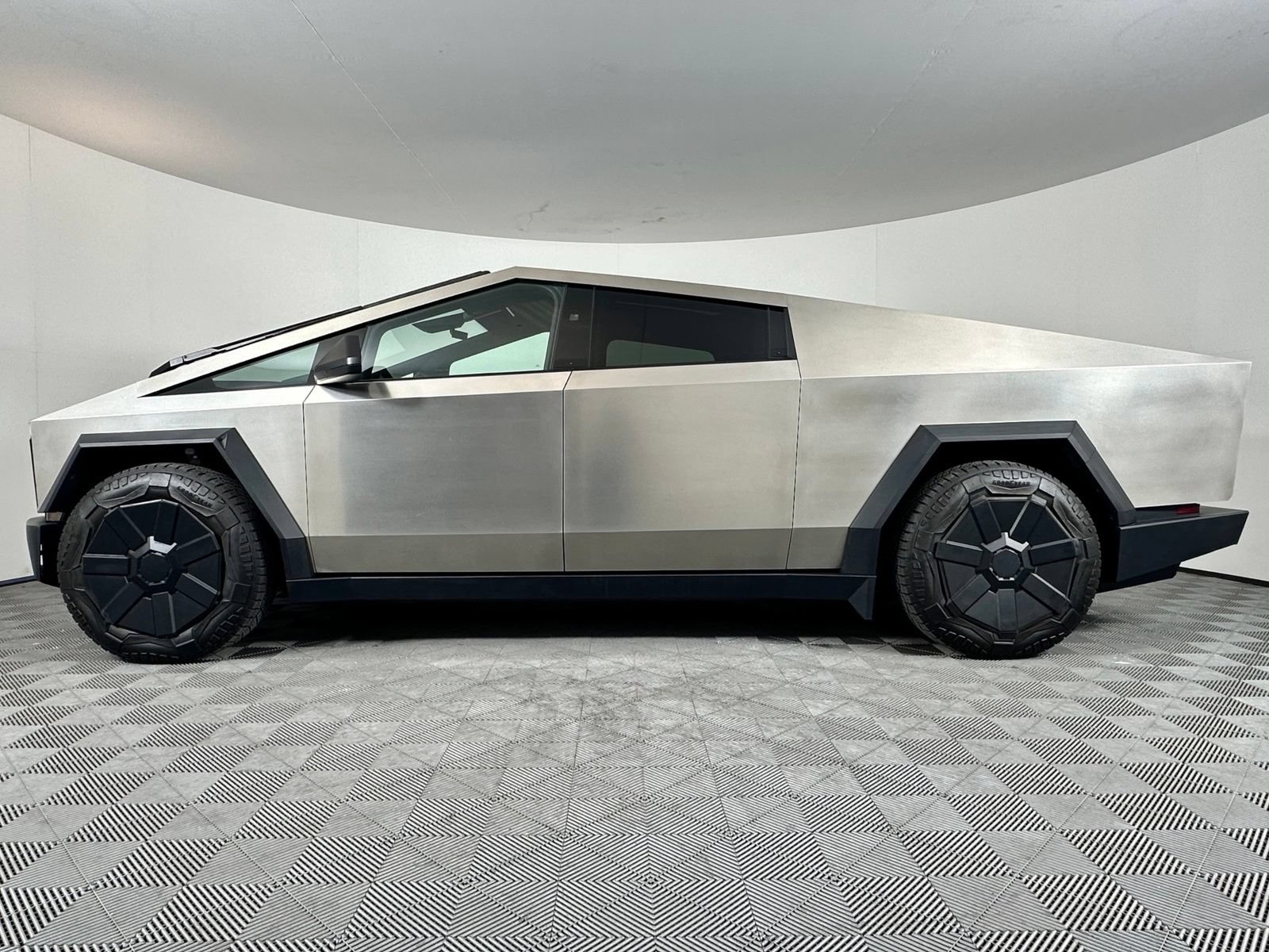 Used 2024 Tesla Cybertruck Cyberbeast AWD/4WD image 17