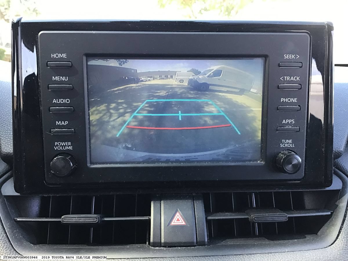 Used 2019 Toyota RAV4 XLE FWD image 13