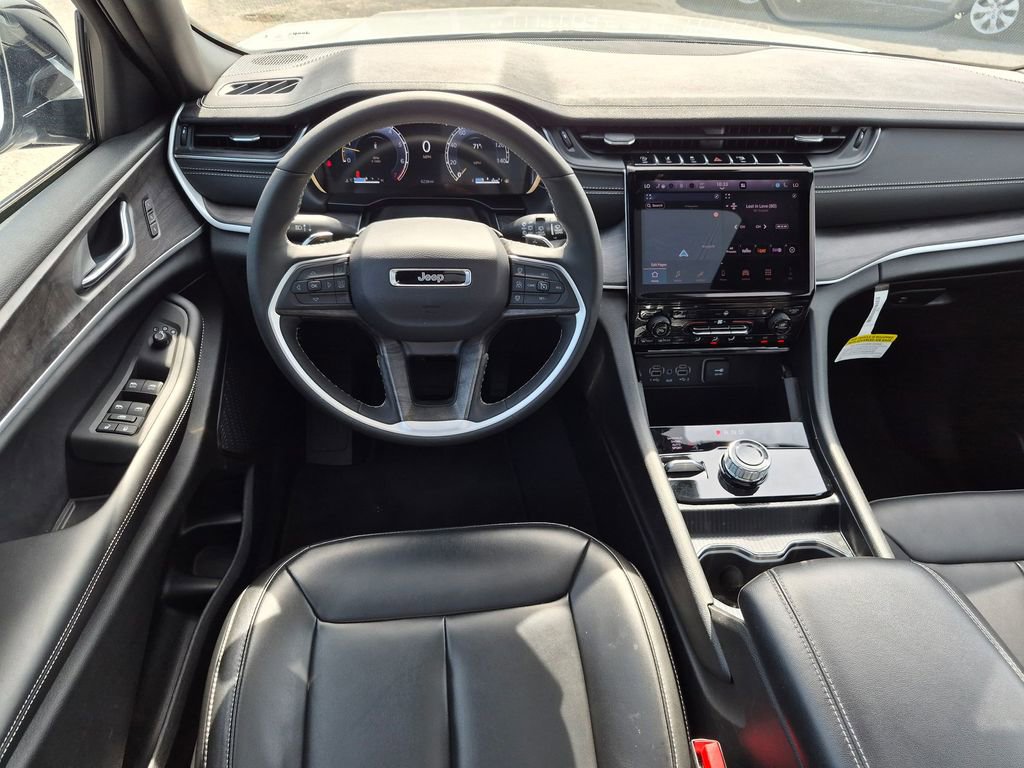 Used 2025 Jeep Grand Cherokee Limited image 24