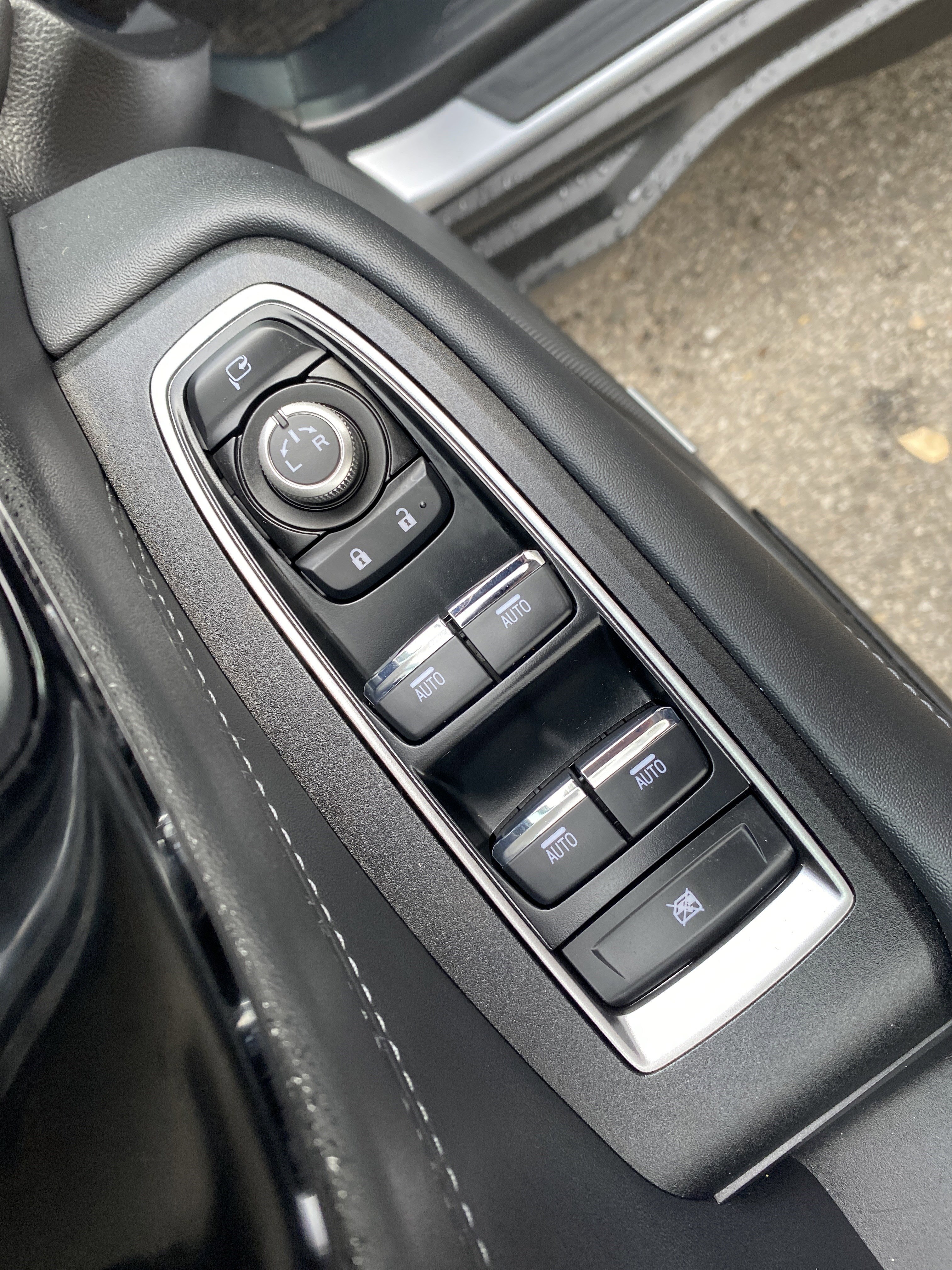 Used 2025 Subaru Outback Touring image 17