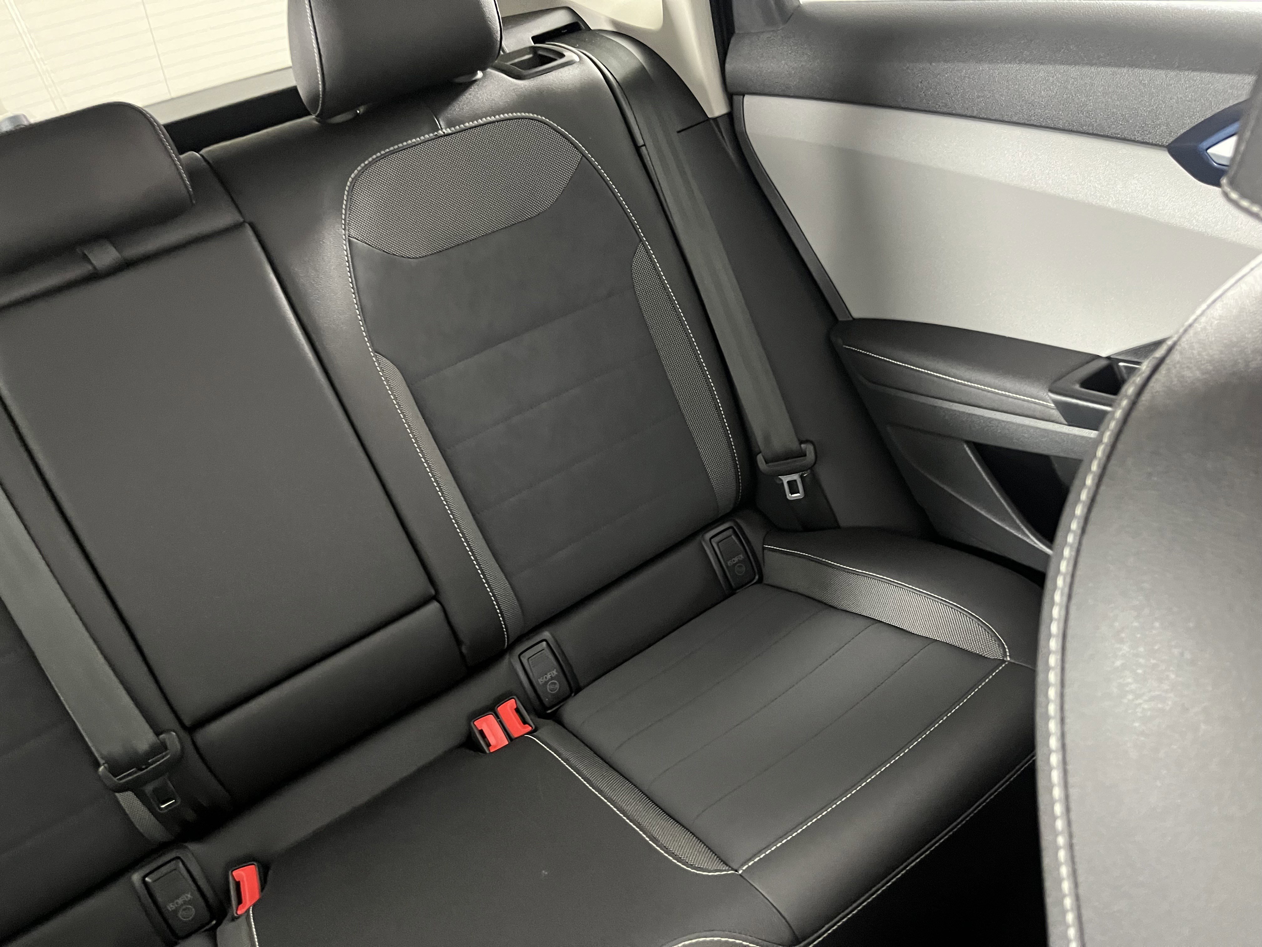 Certified 2024 Volkswagen Taos SE image 23