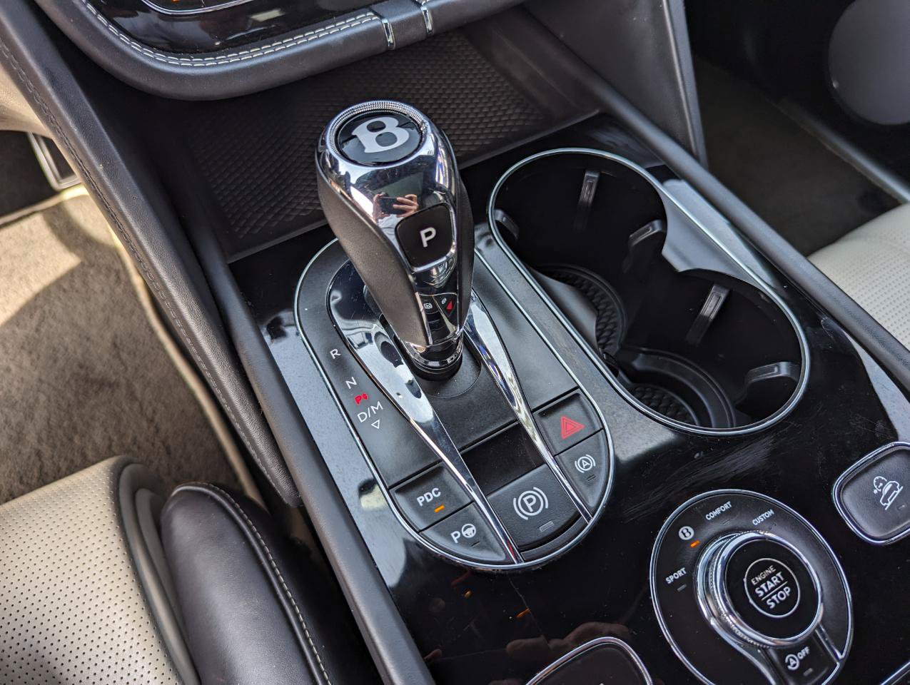 Used 2018 Bentley Bentayga Onyx Edition AWD/4WD image 25