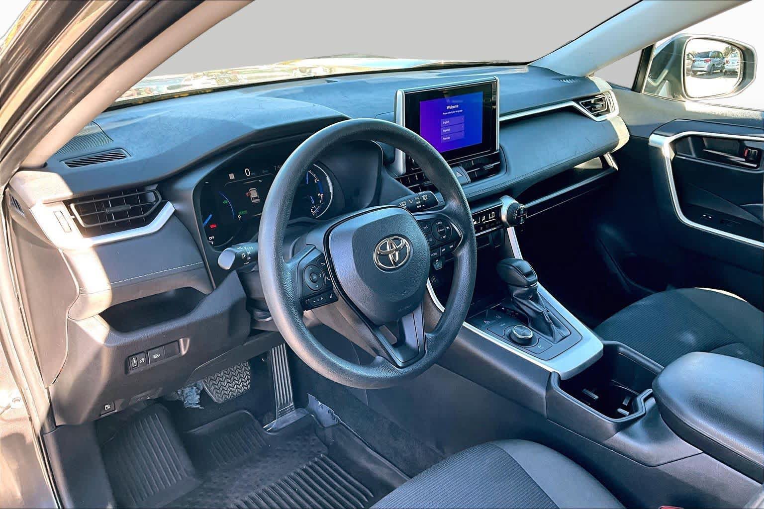 Certified 2024 Toyota RAV4 LE AWD/4WD image 17