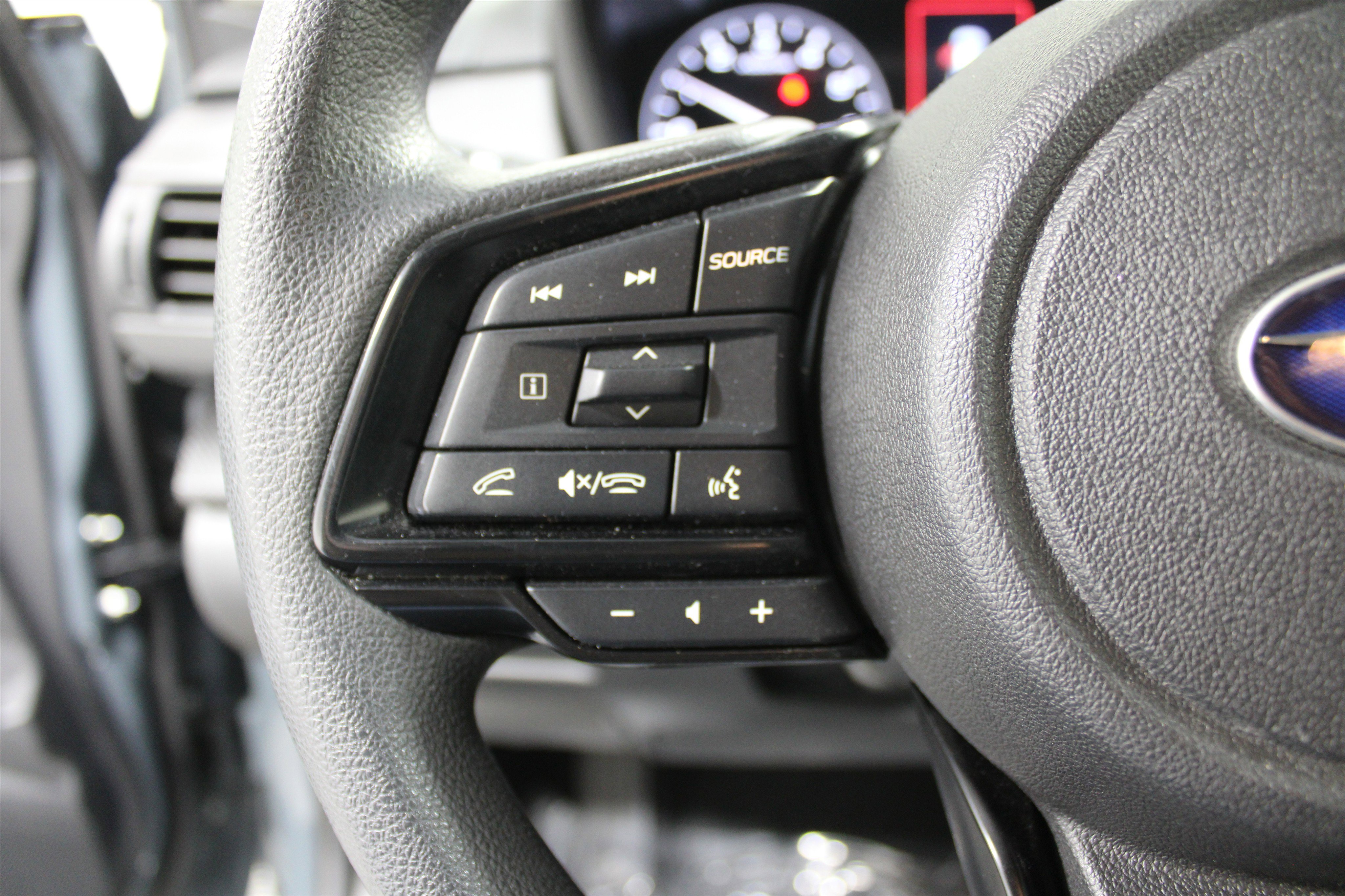 Used 2024 Subaru Crosstrek 2.0i Premium image 9