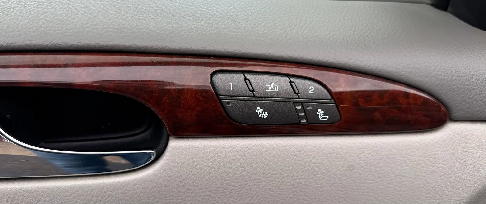 Used 2008 Buick Lucerne CXL w/ Driver Confidence Package image 20