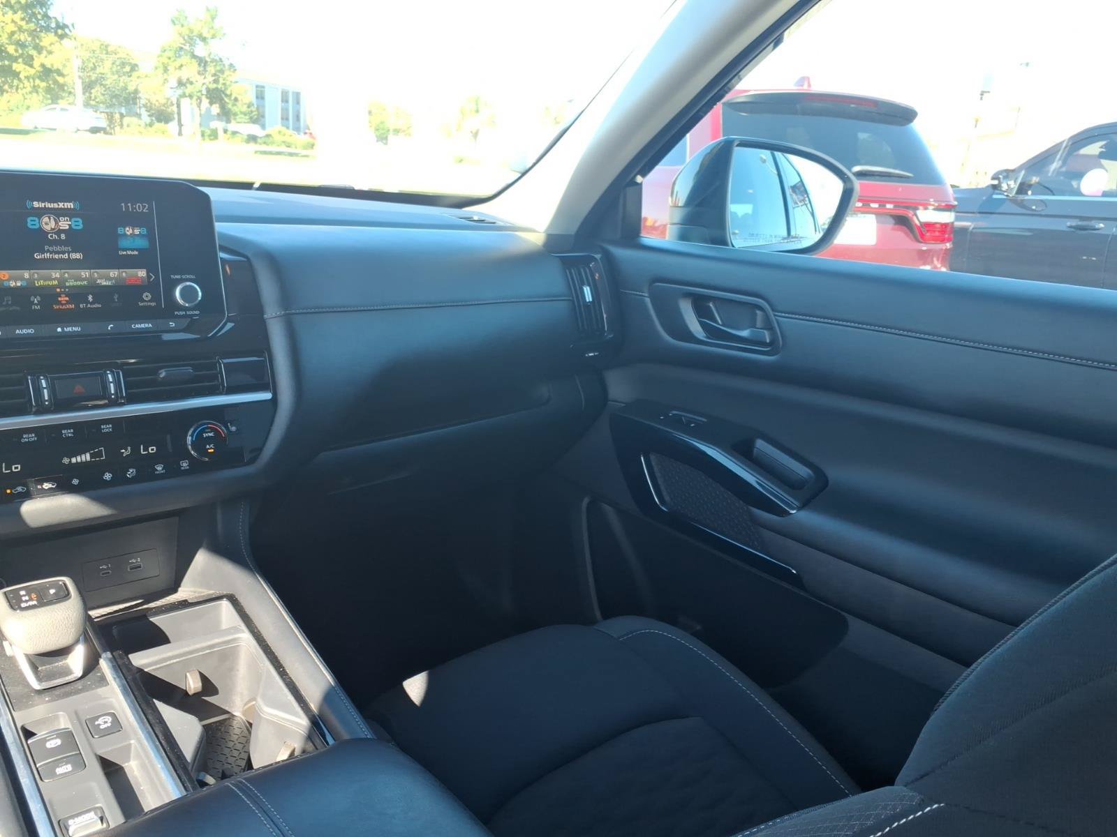 Used 2025 Nissan Pathfinder SV FWD image 15