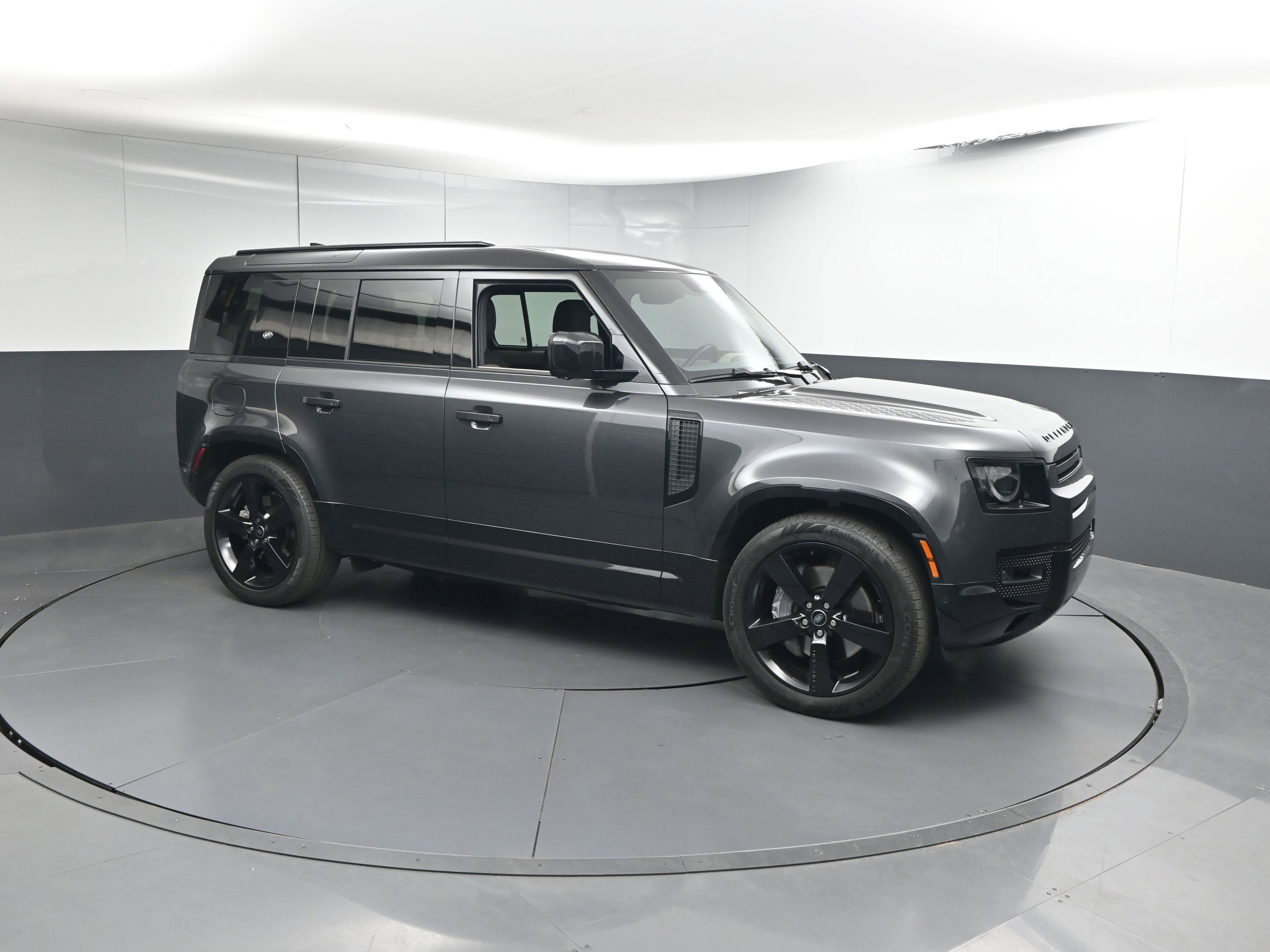 Used 2023 Land Rover Defender 110 X-Dynamic SE image 26