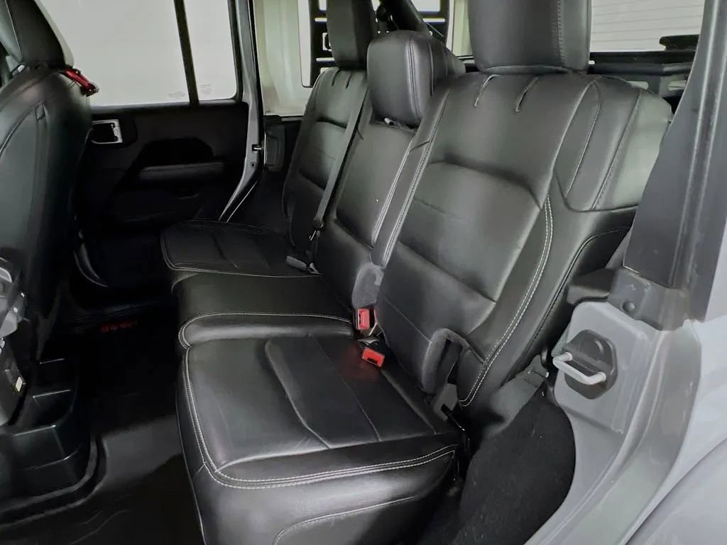 Used 2019 Jeep Wrangler Unlimited Sahara w/ Cold Weather Group AWD/4WD image 24