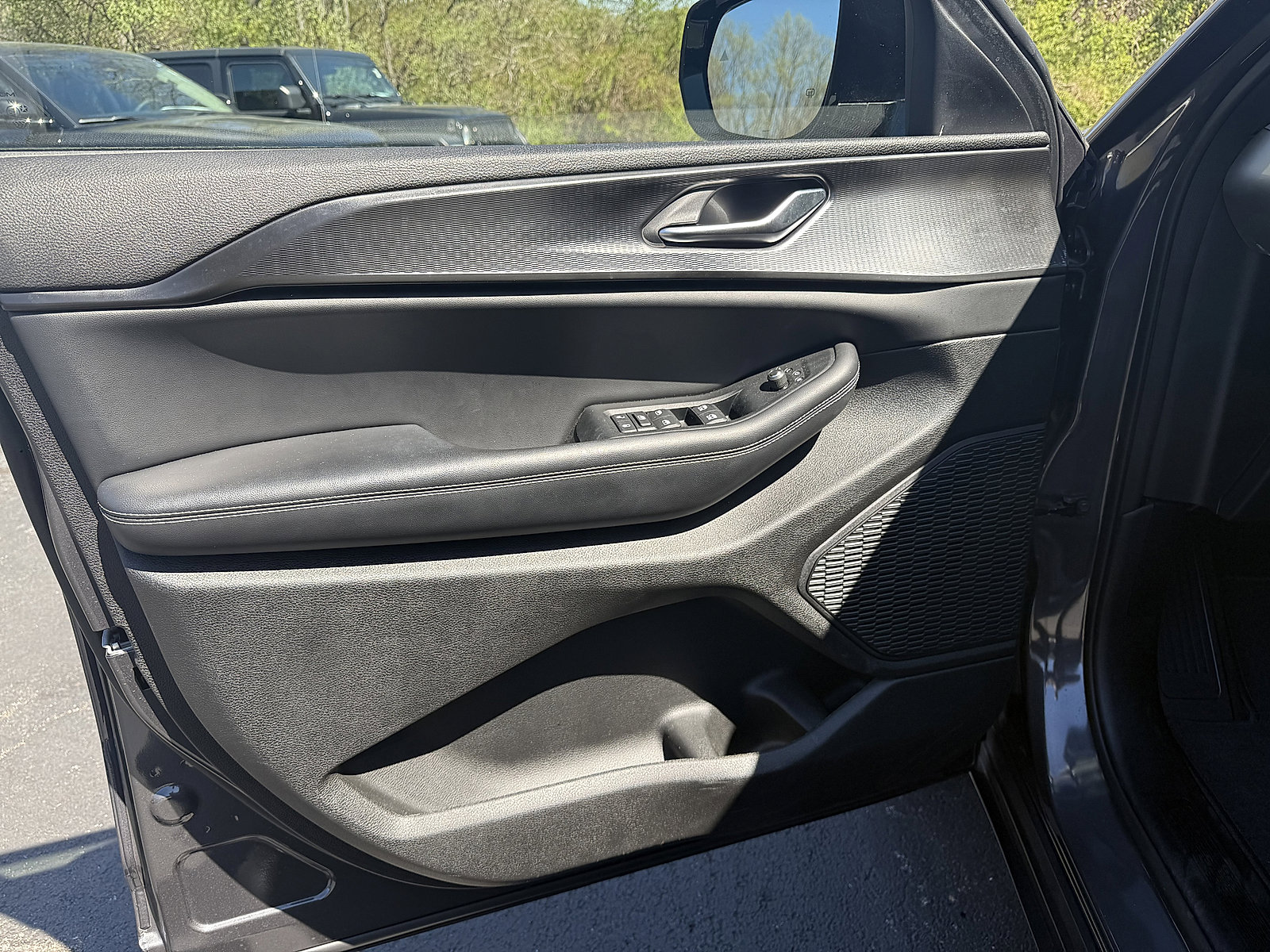 Certified 2023 Jeep Grand Cherokee Altitude image 9