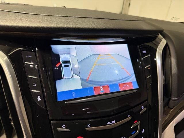 Used 2020 Cadillac Escalade Premium Luxury w/ LPO, Radiant Package AWD/4WD image 23