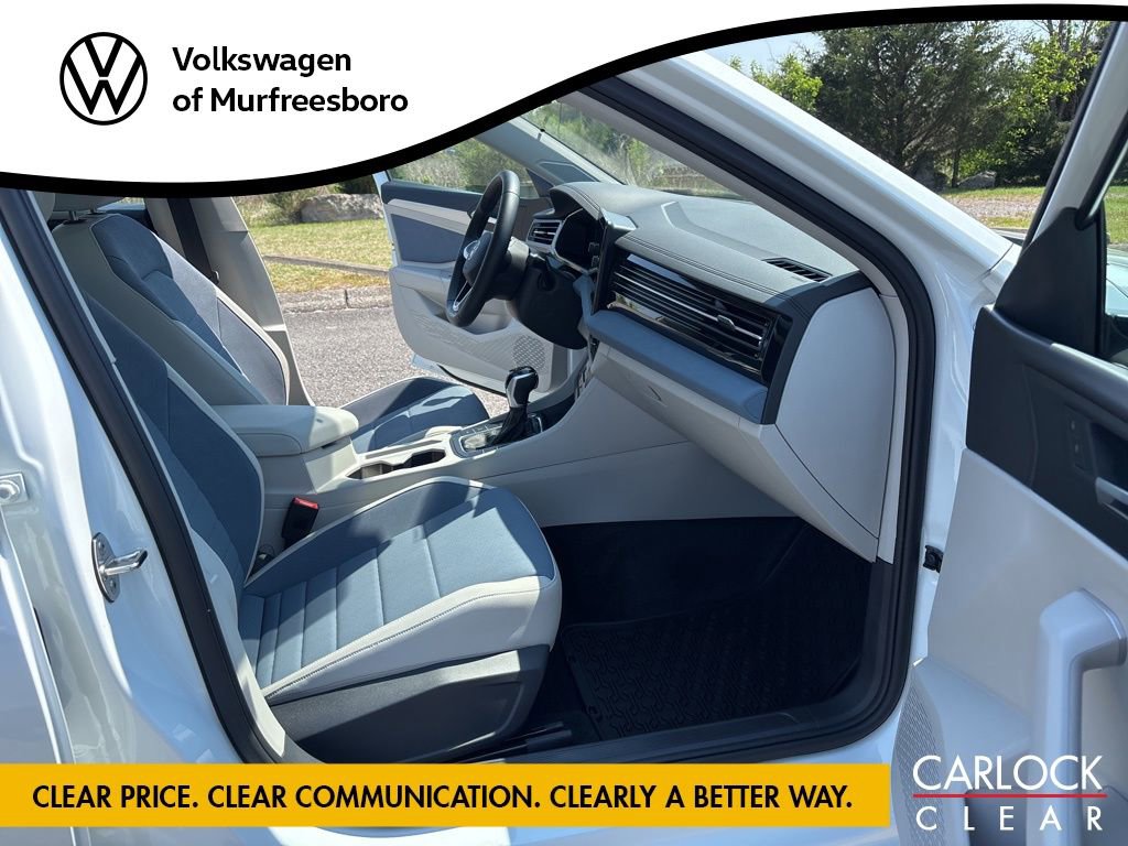 Used 2025 Volkswagen Jetta SE w/ Sunroof Package image 24