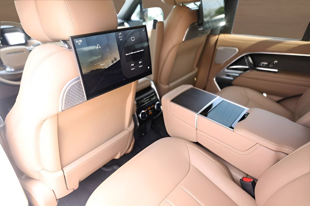 Used 2025 Land Rover Range Rover Autobiography AWD/4WD image 23