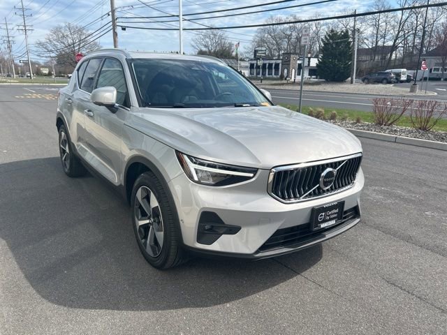 Certified 2025 Volvo XC40 B5 Plus image 6