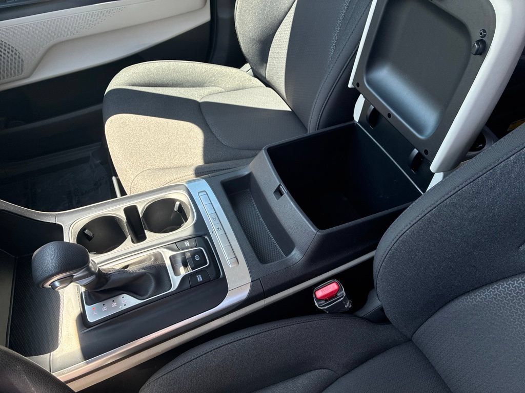 Used 2022 Kia Carnival LX FWD image 18