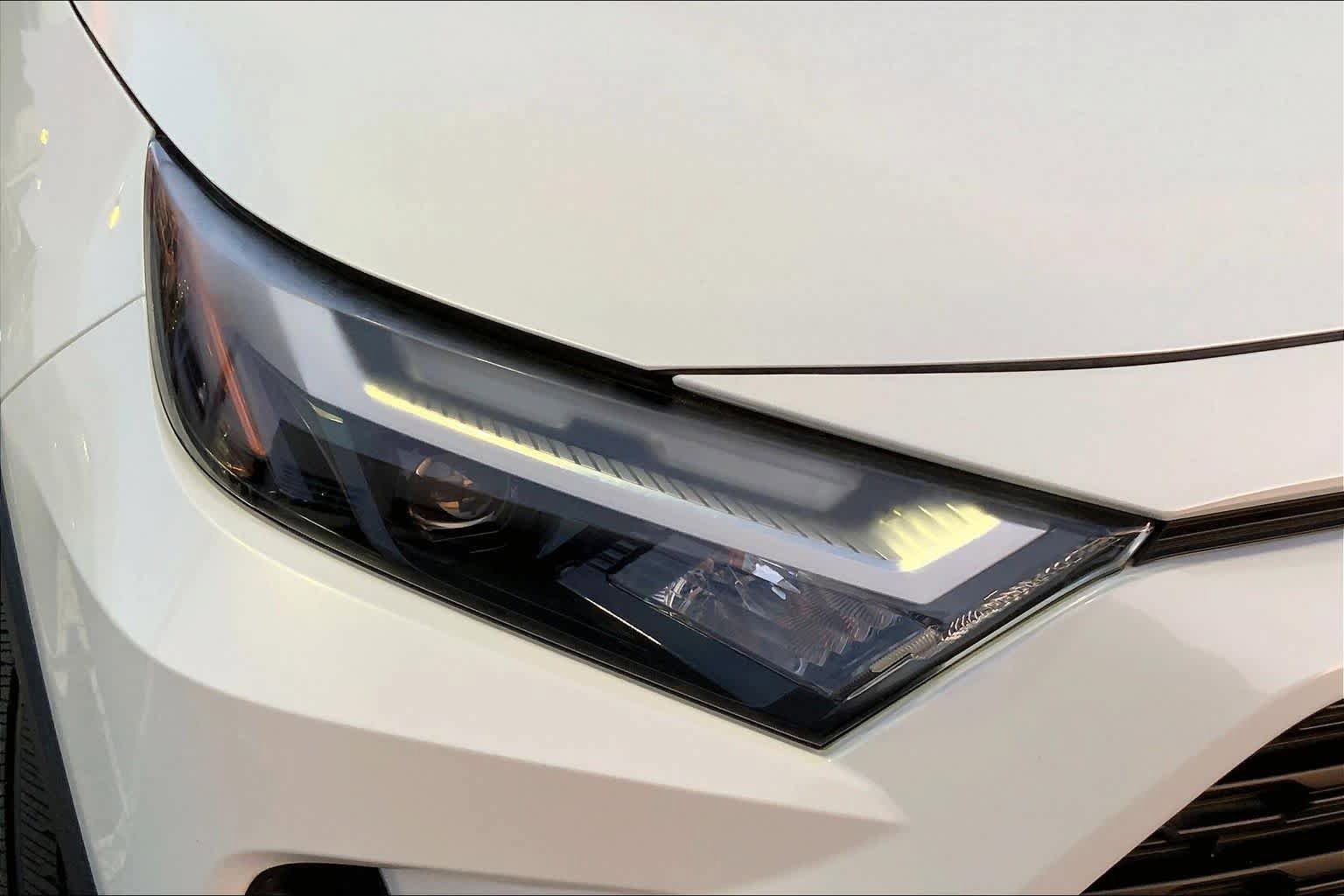 Used 2022 Toyota RAV4 XLE Premium AWD/4WD image 26