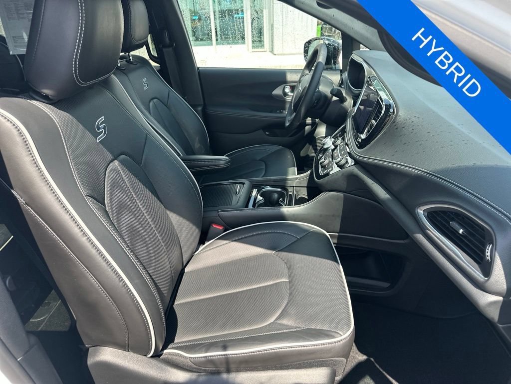 Used 2024 Chrysler Pacifica Premium FWD image 8