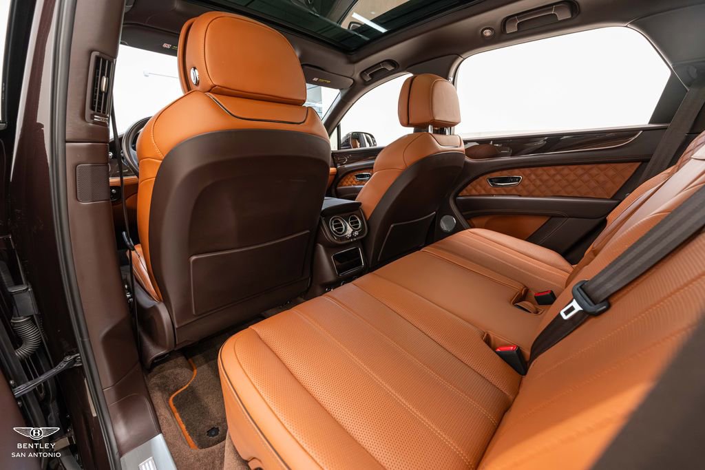 Used 2021 Bentley Bentayga AWD/4WD image 37