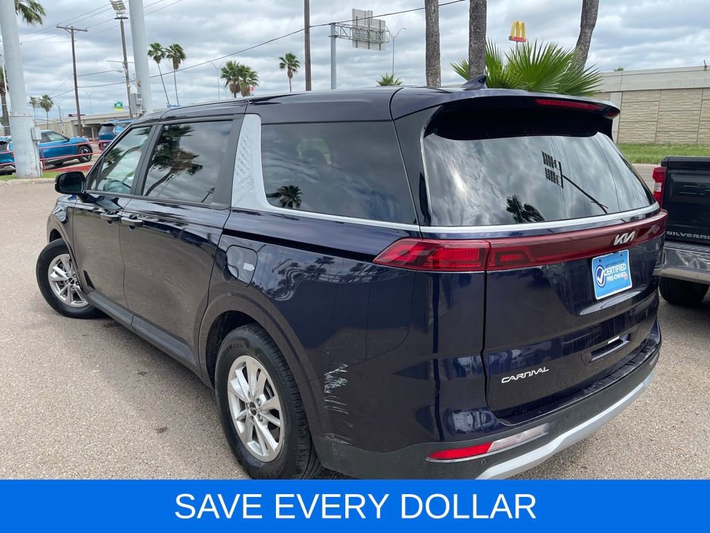 Used 2023 Kia Carnival LX FWD image 4