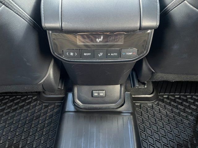 Used 2023 Toyota Highlander XLE image 12