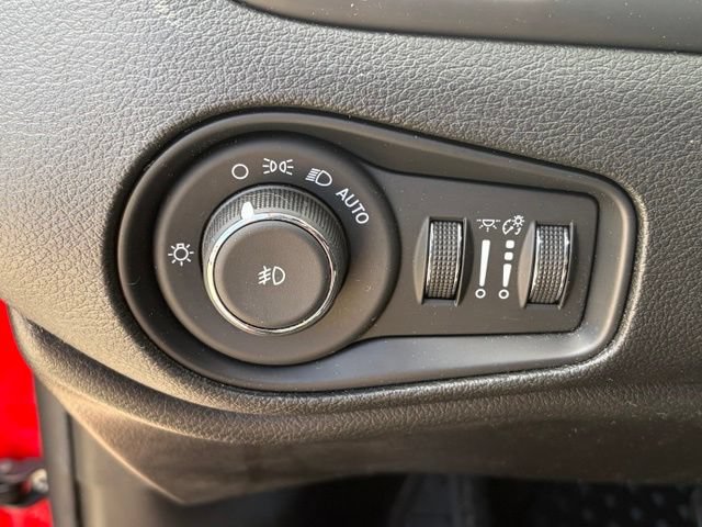 Used 2017 Jeep Renegade Latitude AWD/4WD image 25