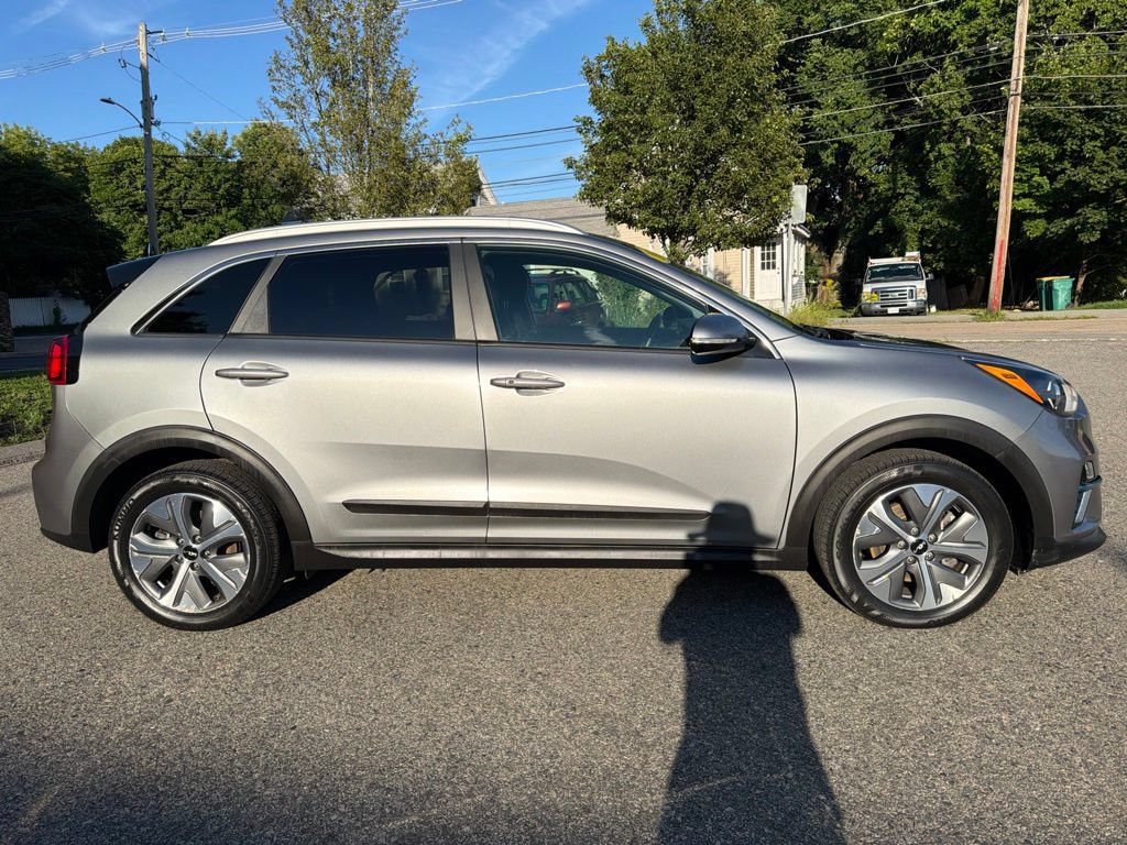 Certified 2022 Kia Niro EX Premium w/ Cold Weather Package FWD image 8