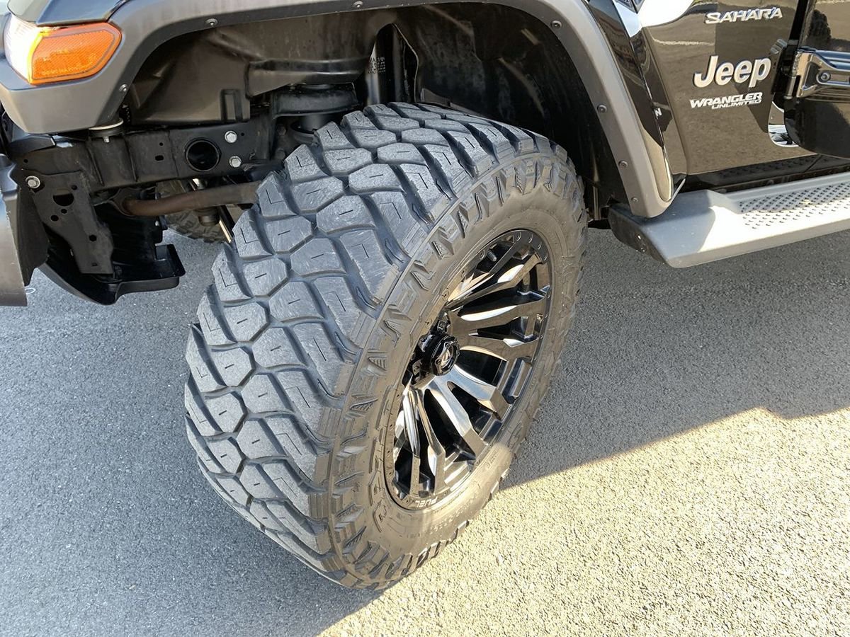 Used 2019 Jeep Wrangler Unlimited Sahara w/ Uconnect 4C Nav & Sound Group AWD/4WD image 13
