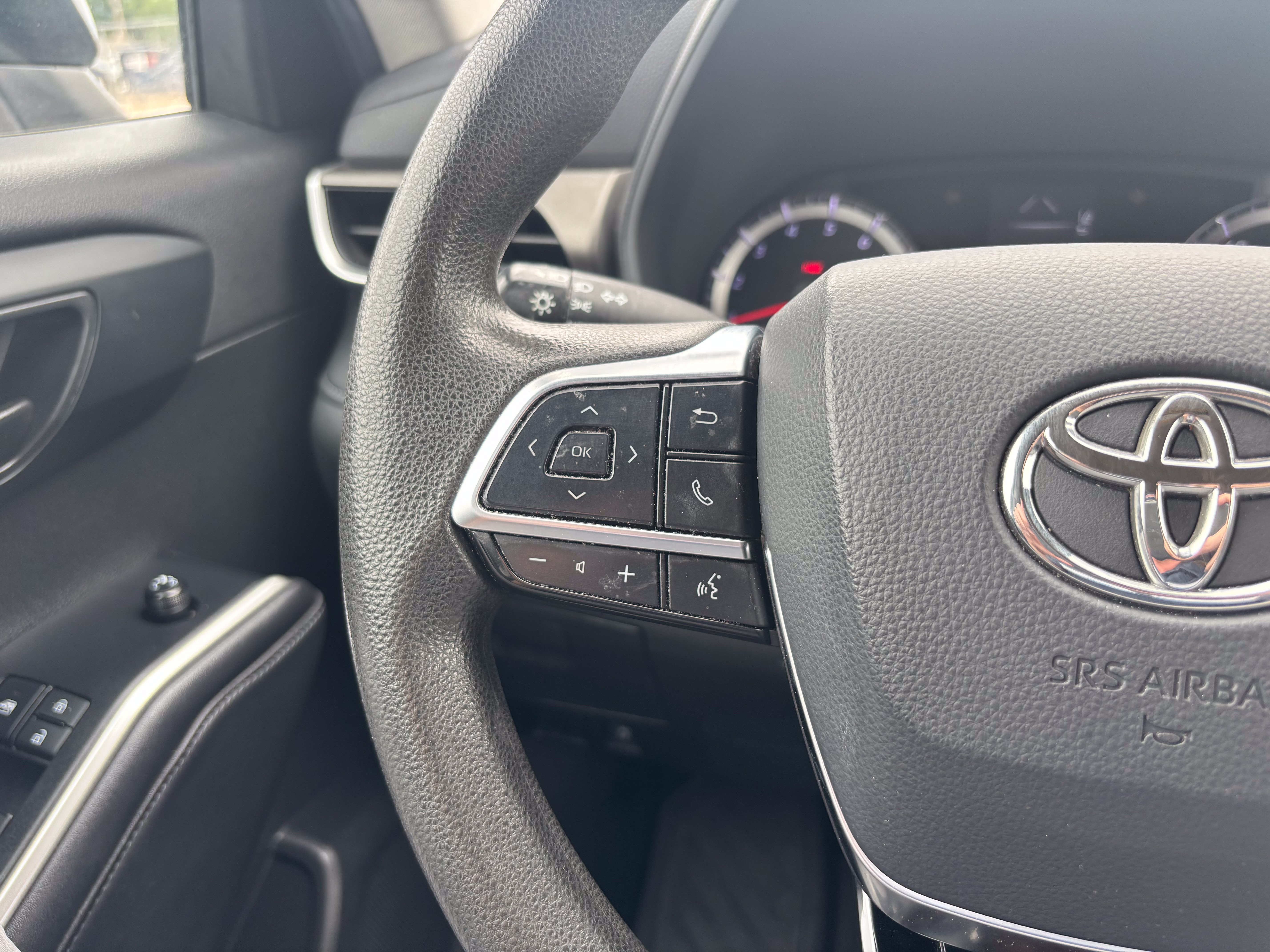 Used 2020 Toyota Highlander L FWD image 17