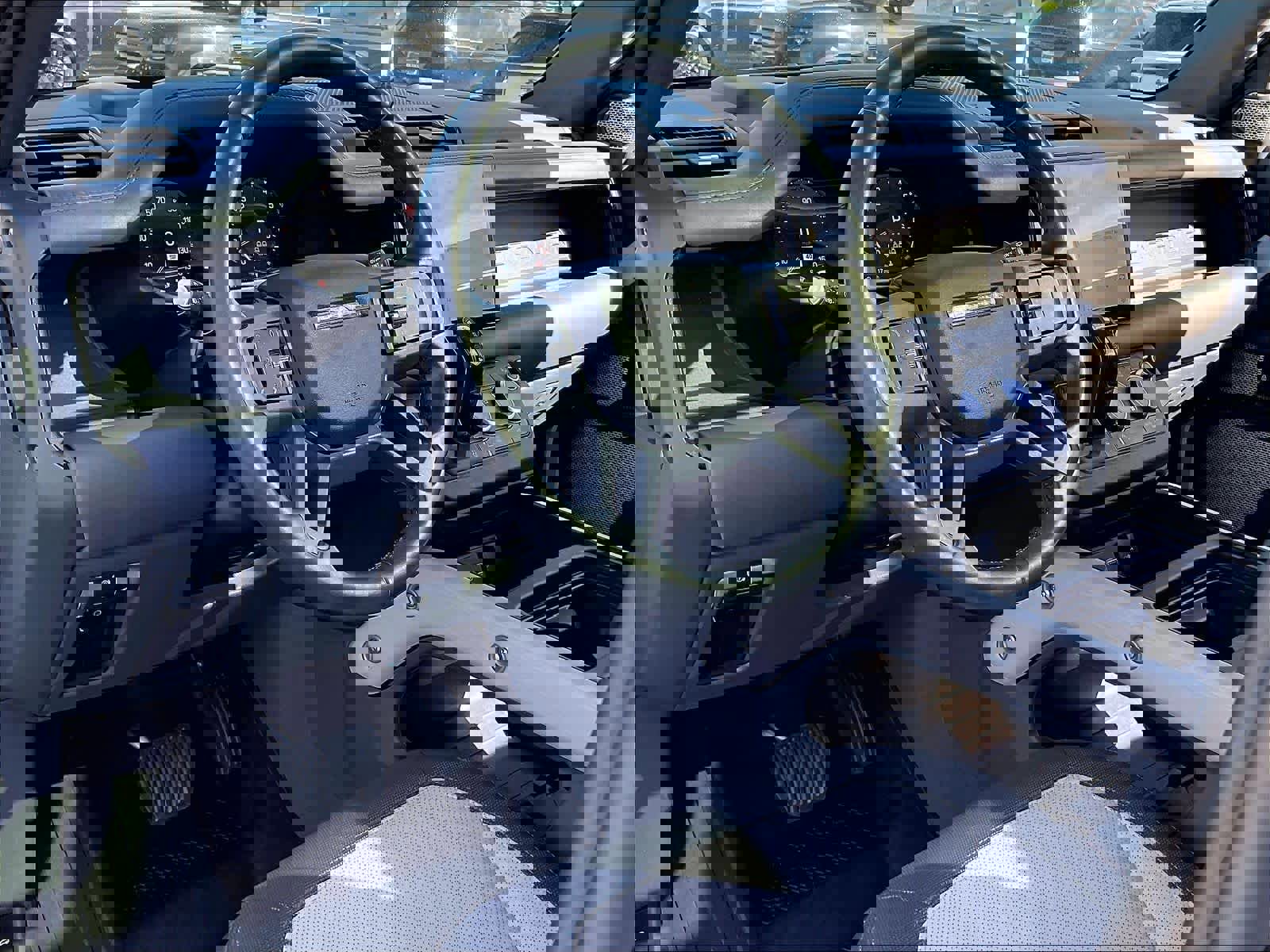 Used 2023 Land Rover Defender 130 X-Dynamic SE image 16