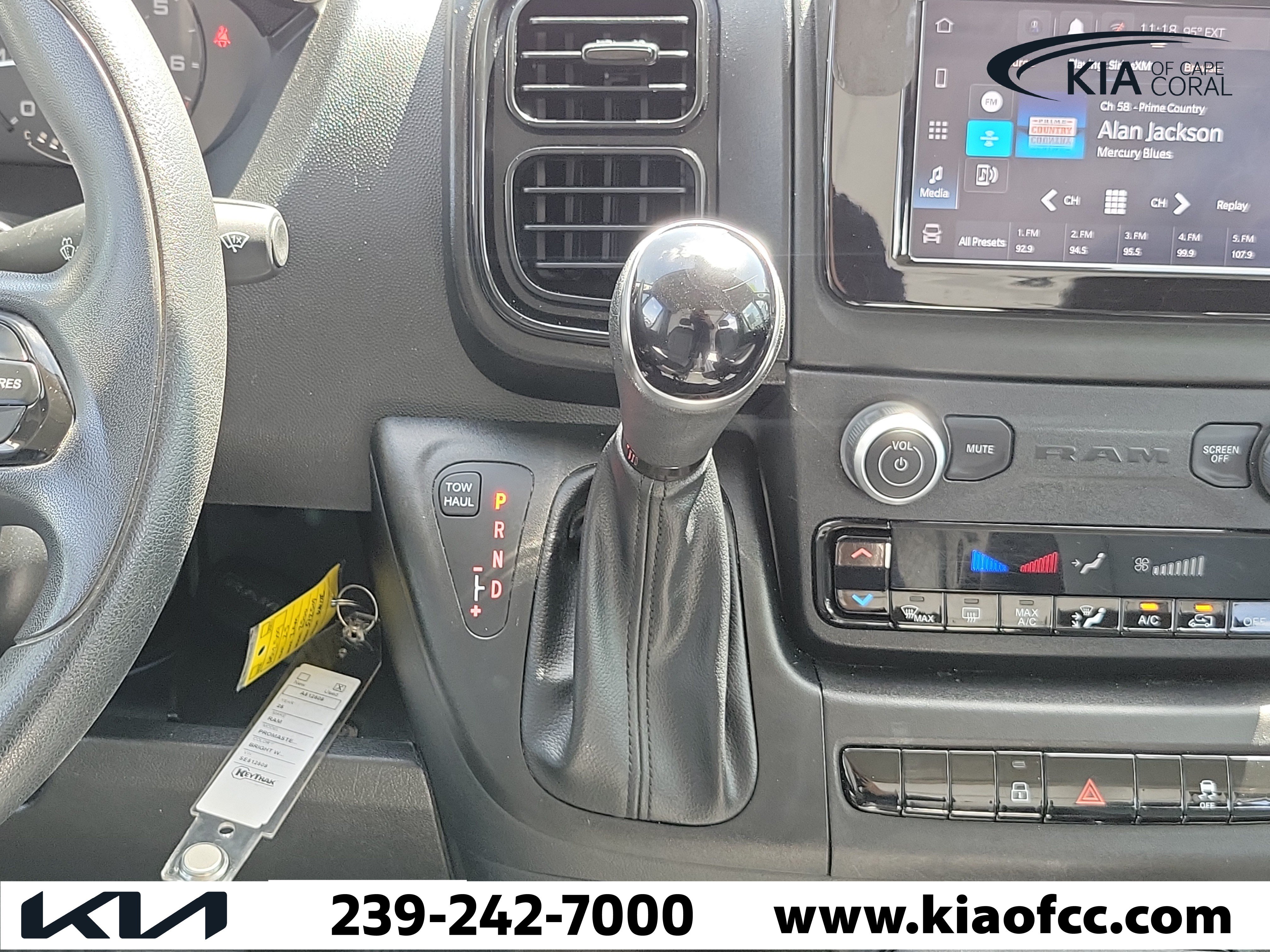Used 2025 RAM ProMaster 2500 w/ Convenience Group FWD image 14