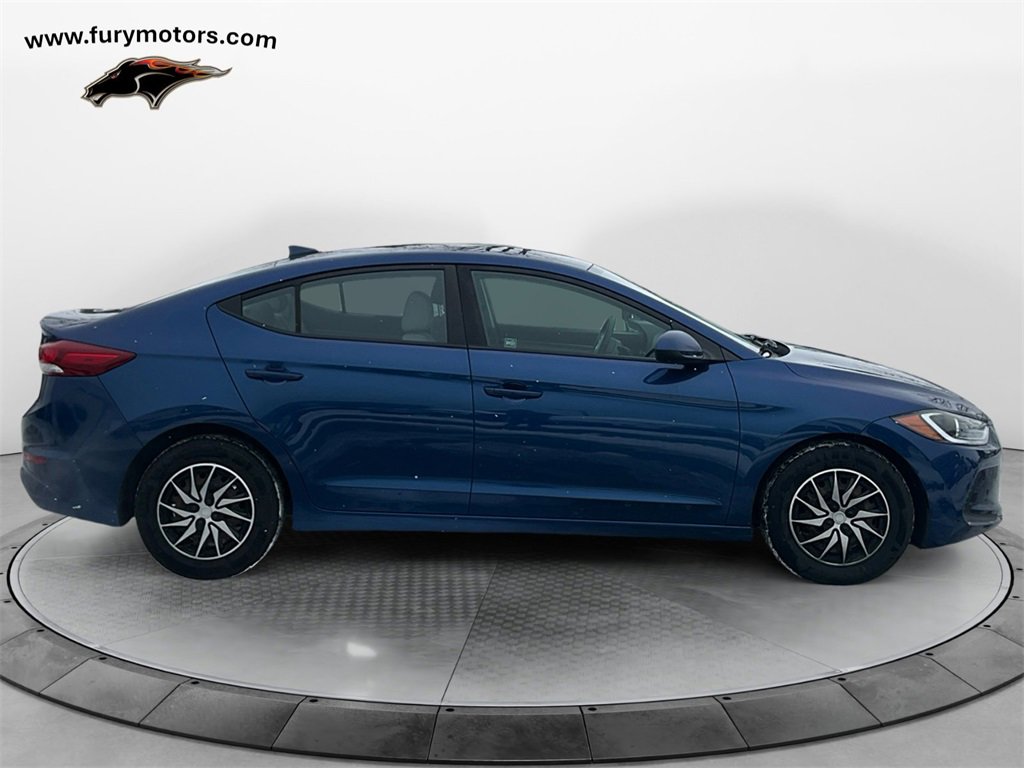 Used 2017 Hyundai Elantra SE image 2