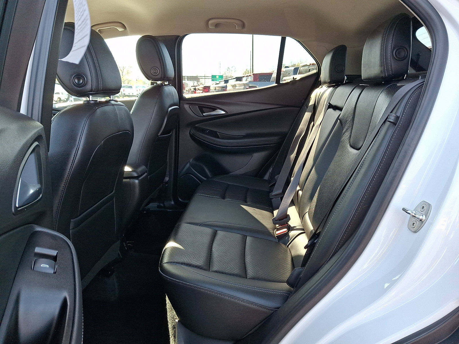 Used 2021 Buick Encore GX Essence image 10