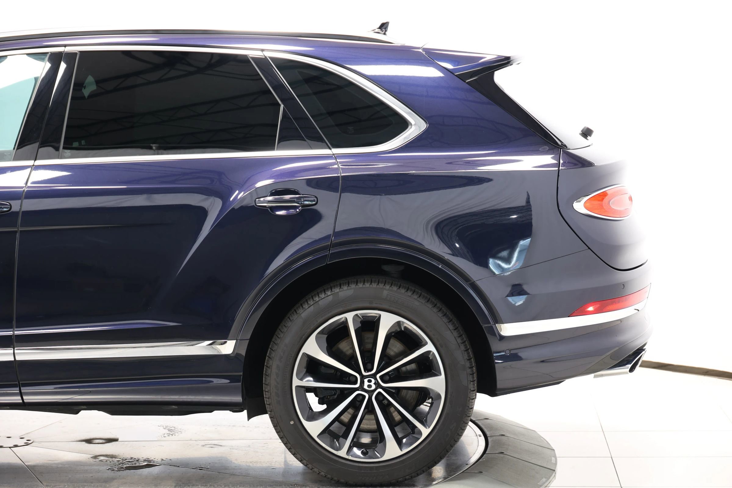 Used 2021 Bentley Bentayga AWD/4WD image 8