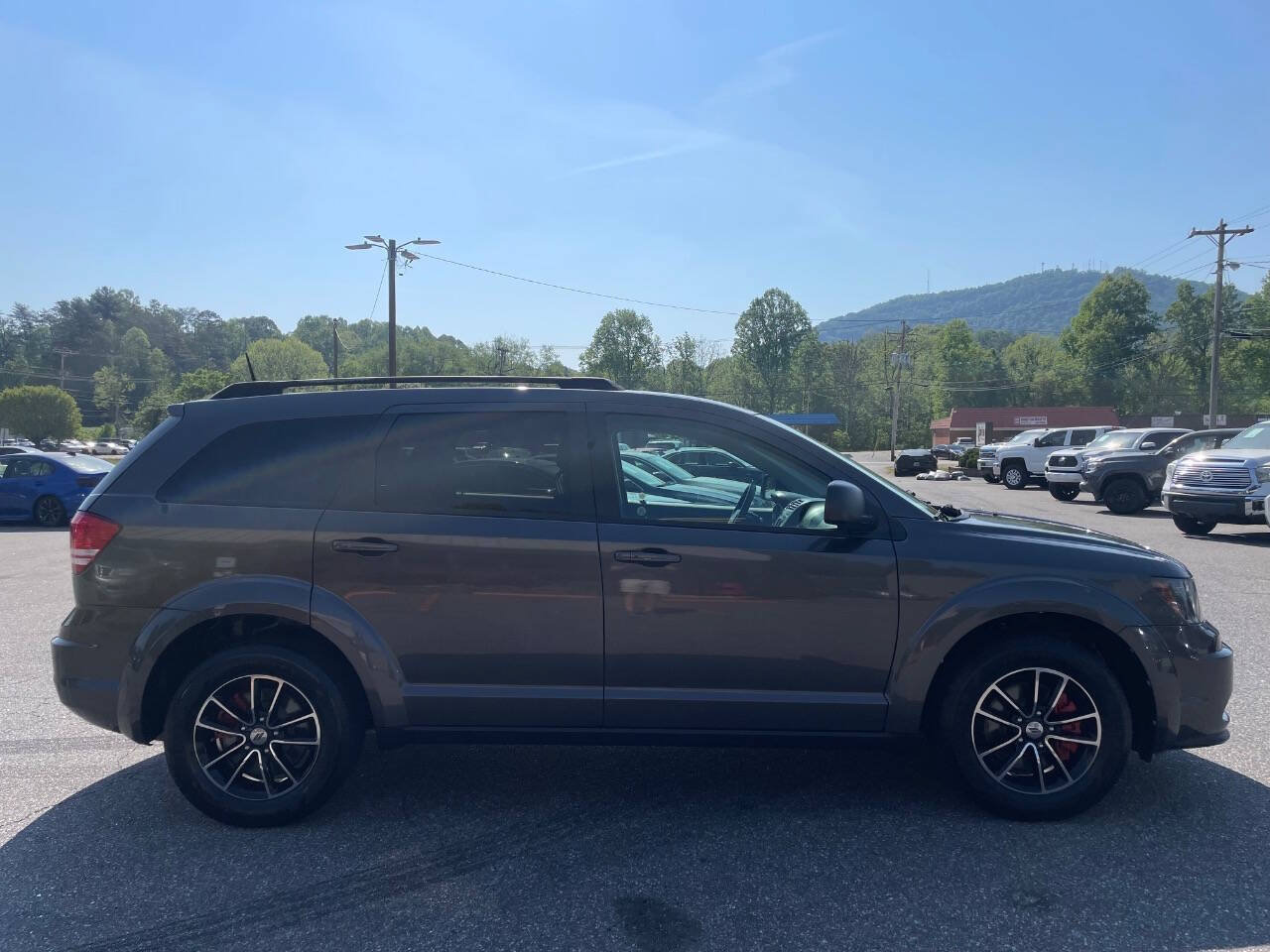 Used 2018 Dodge Journey SE w/ Blacktop Package FWD image 9