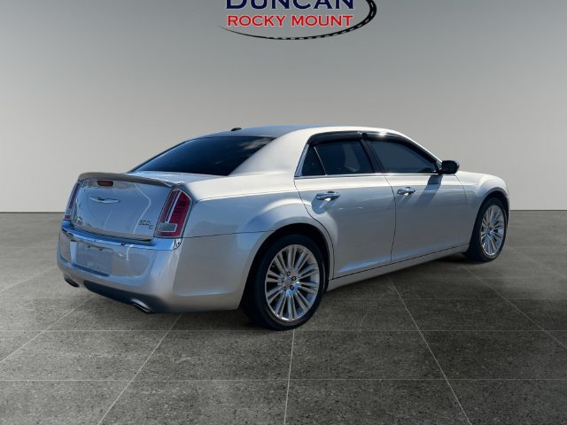 Used 2011 Chrysler 300 C RWD image 5