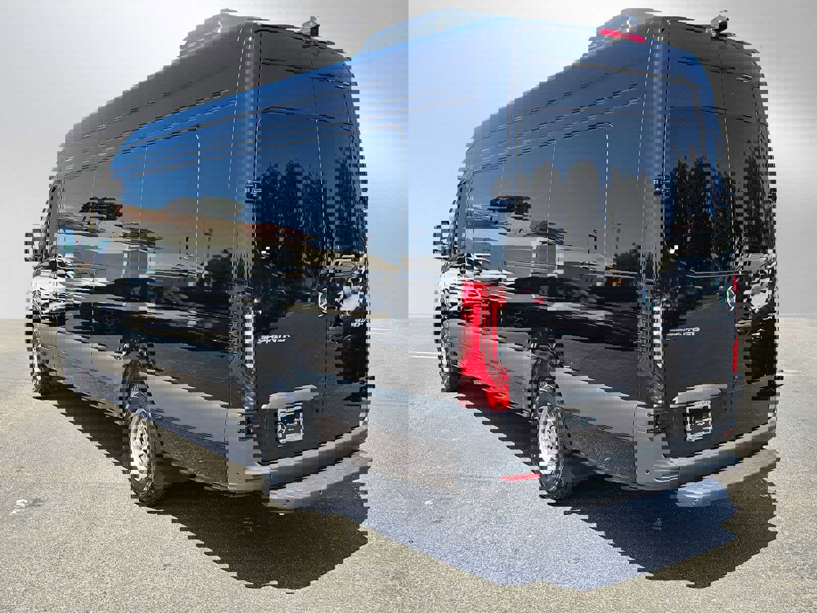 Used 2024 Mercedes-Benz Sprinter 3500 image 5