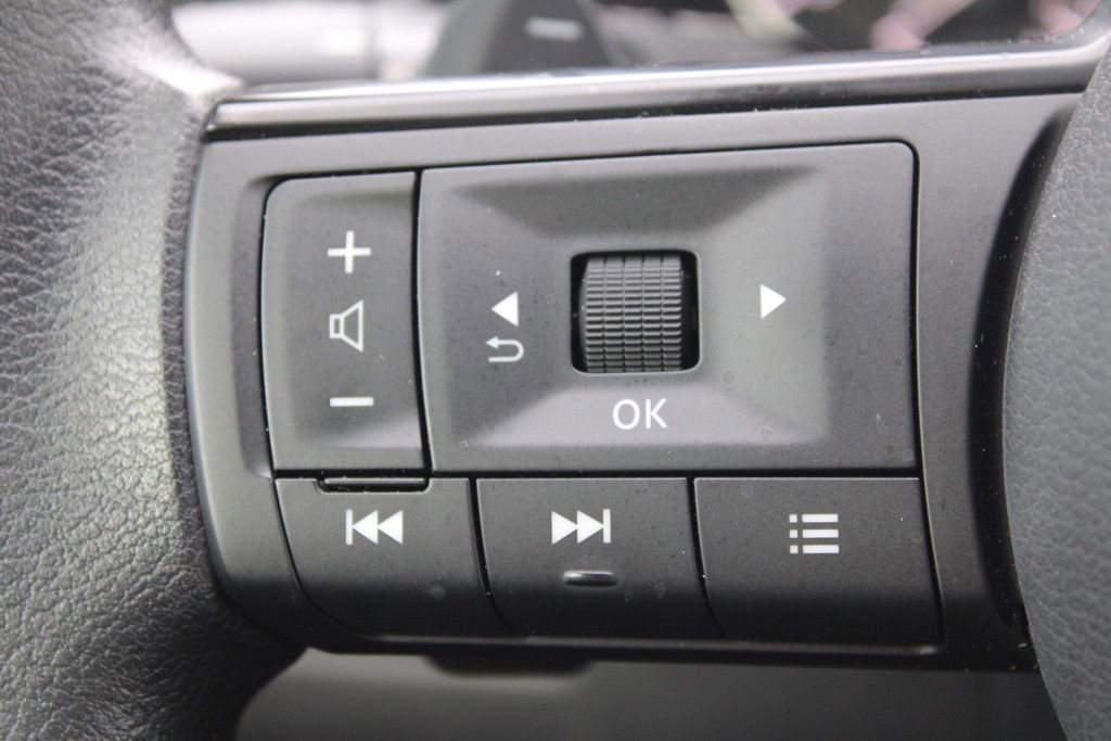 Used 2023 Nissan Rogue S image 26