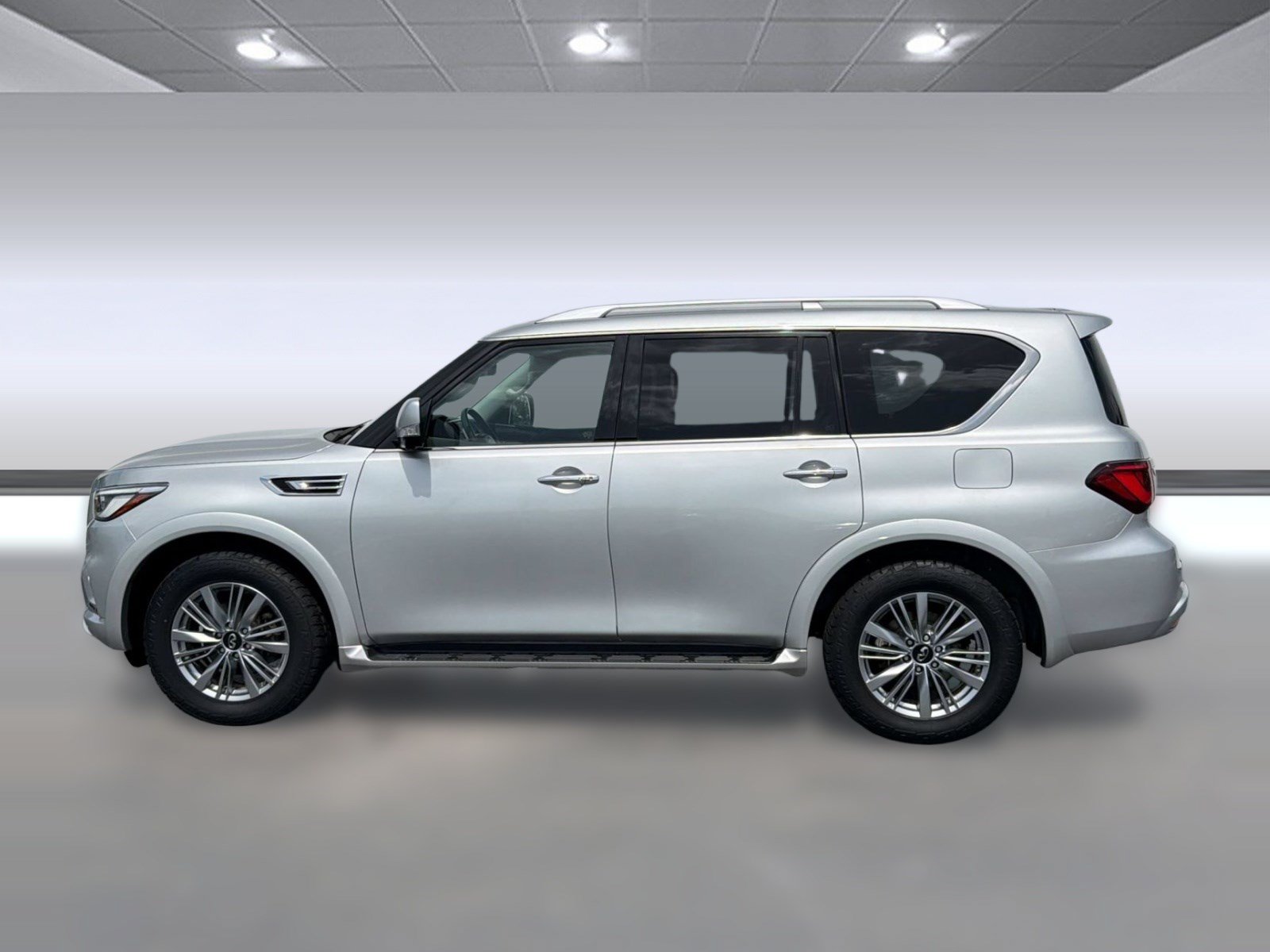 Used 2021 INFINITI QX80 Luxe AWD/4WD image 2