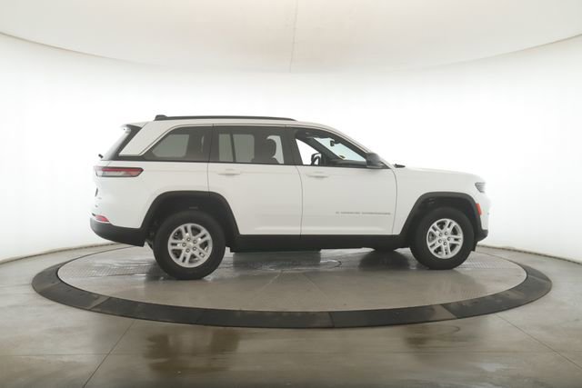 Used 2024 Jeep Grand Cherokee Laredo image 6