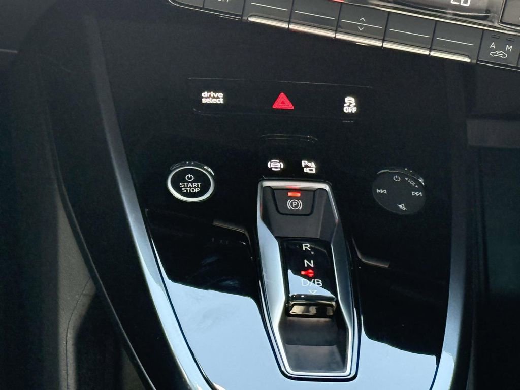 Used 2024 Audi Q4 e-tron Prestige image 19