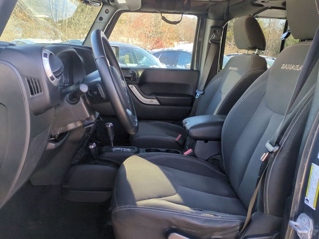 Used 2016 Jeep Wrangler Unlimited Sahara w/ Dual Top Group image 21