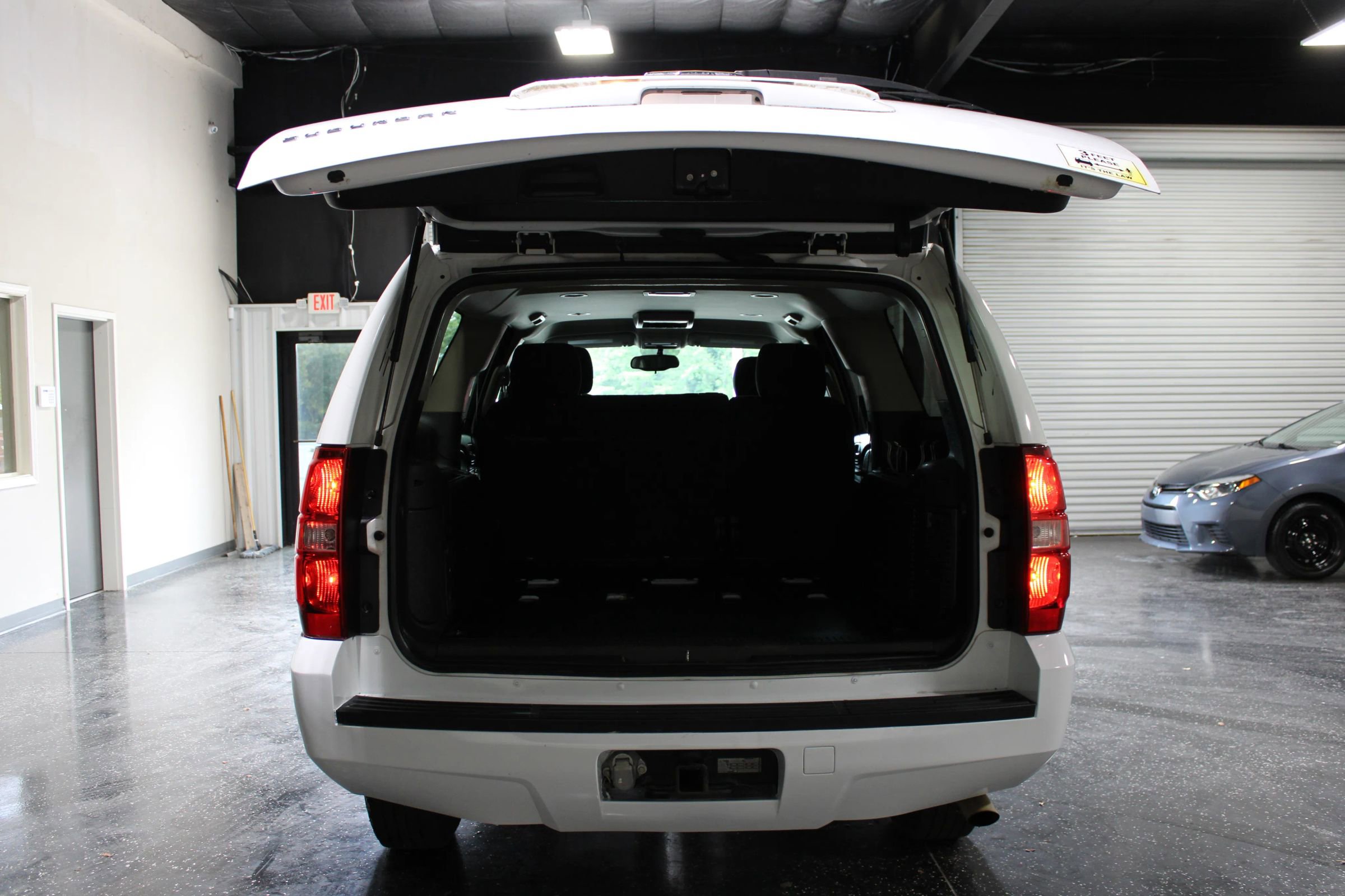 Used 2011 Chevrolet Suburban 2500 RWD image 26