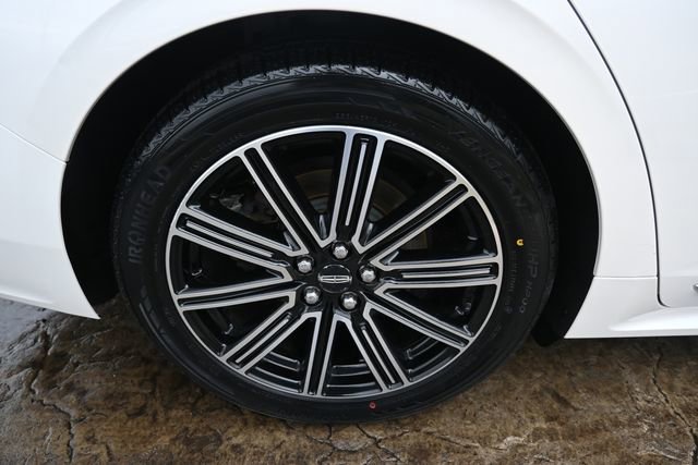 Used 2017 Lincoln Continental Reserve w/ Technology Package image 12