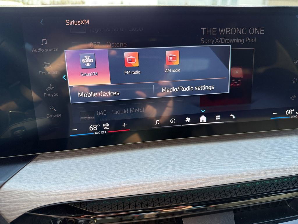 Certified 2025 BMW 330i xDrive Sedan w/ Premium Package AWD/4WD image 23