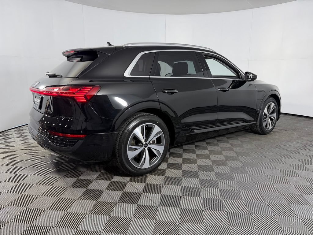 Used 2024 Audi Q8 e-tron Premium Plus w/ Premium Plus Package AWD/4WD image 8
